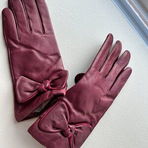 Bruno Magli Leather gloves with 100% cashmere lining